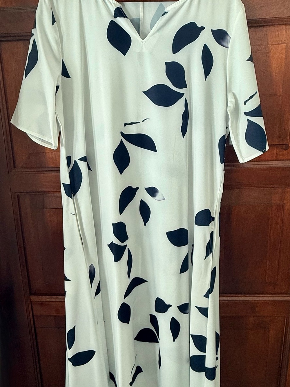 Vuori White Maxi Dress with Navy Leaf Print SIZE L
